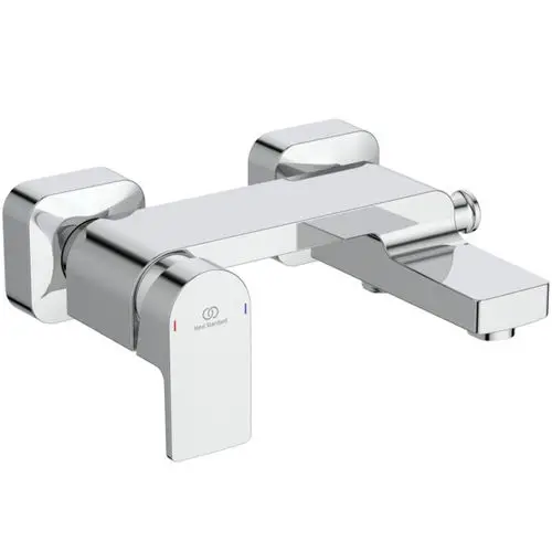 Chromene Wandarmatur von Ideal Standard mit zwei Bediengriffen für kaltes und warmes Wasser, sowie einem Wasserauslauf.